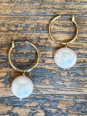 NWT Dylan Jewelry Pearl Small Hoop Gold Tone Dangle Drop Earrings White Chic